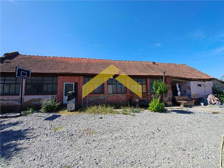 Casa de vanzare la sol in localitatea Felnac