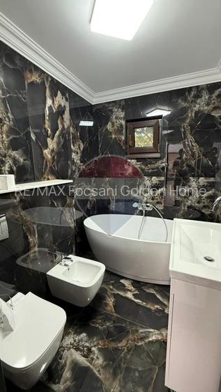 Apartament 4 camere de închiriat zonă centrală