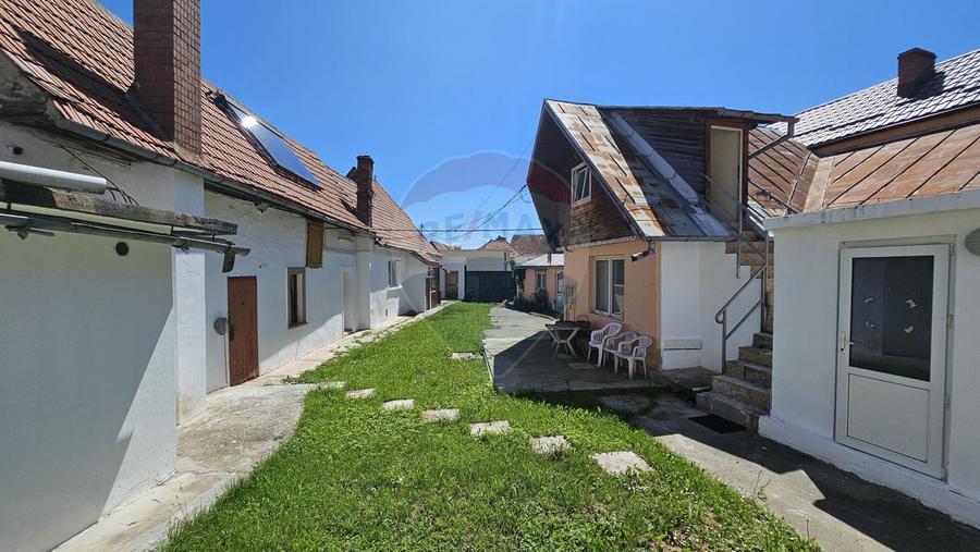 Proprietate unică | Teren 1.157 mp |Multiple clădiri | Centru Zărnești