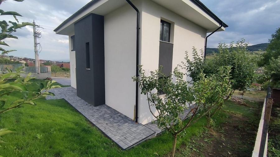 Casă individuală modernă la intrarea în Chinteni – zonă liniștită