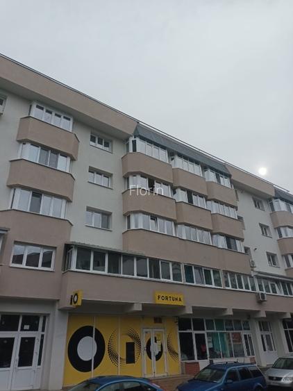 Apartament 3 camere ,decomandat zona Spiru Haret Tg Jiu  - 2