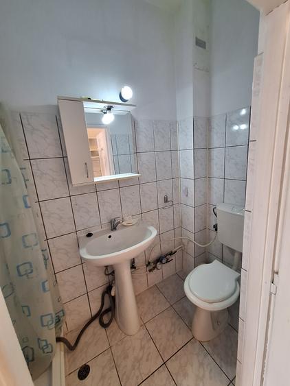 190 euro!!!.Garsoniera Et 3 Zona Buziasului