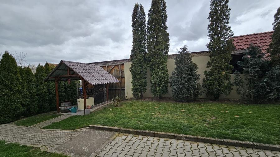 Casa 5 camere 3 bai garaj inchis si teren 700 mp utili in Lazaret