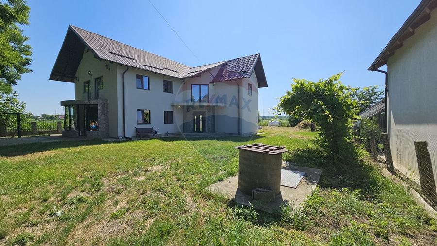 Casă / Vilă cu 6 camere de vânzare in Hânțești, Suceava