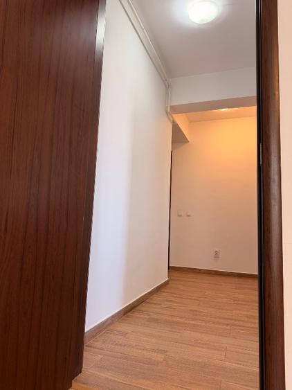 Apartament renovat langa parc și metrou 2 camere plus dressing Drumul Fermei 95
