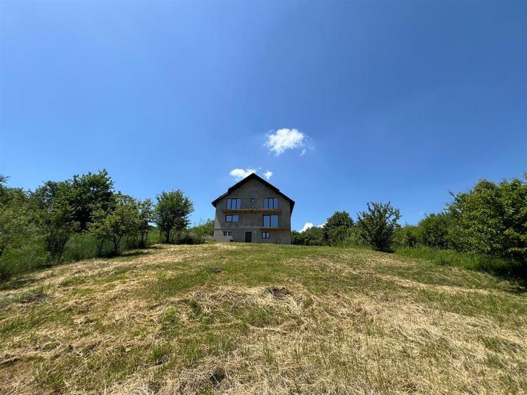 Casa semifinisata V. Ghinzii teren 18 arii