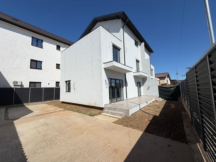 CASA DUPLEX, TOATE UTILITATILE, STRADA ASFALTATA, COMISION 0%