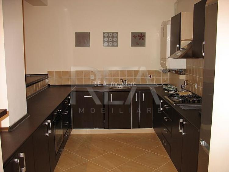 2 camere Polonă decomandat, centrală, et. 2, an 2007, metrou, 81 mp - 3