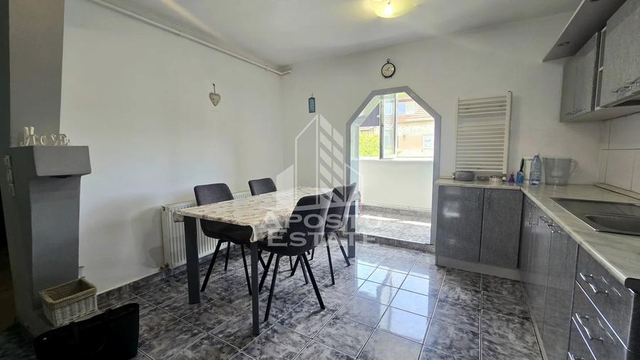 Apartament de vanzare cu 3 camere, decomandat,centrala proprie,Lipovei