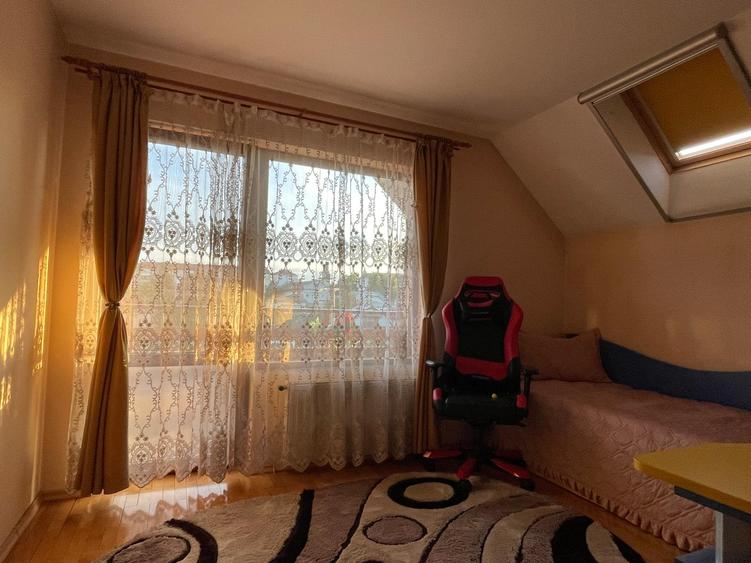 Casa cu etaj zona Piata Mare