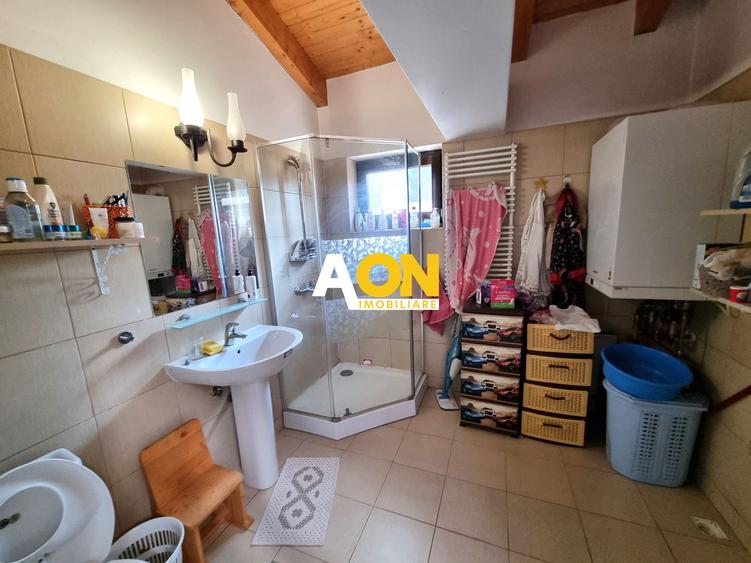 Casa de vanzare 5 camere, 980 teren, zona Piata Cetate