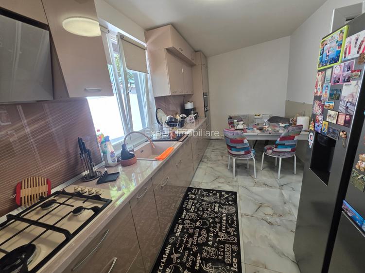 Casa P+ M , La Cheie , Chercea - Comuna din Paris - 8