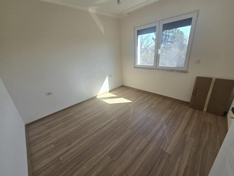 BRAYTIM. Langa Uzina de Apa. 2 Bai. Suprafata generoasa.