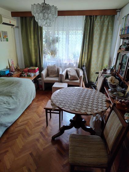 Apartament cu 3 camere decomandate in zona Calea Lipovei