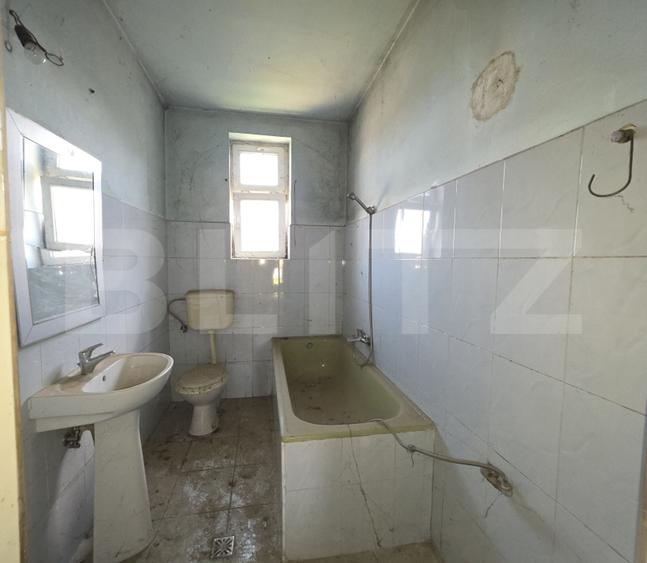 Casa de vanzare cu 2 camere,80 mp,zona sat Ambud comuna Paulesti