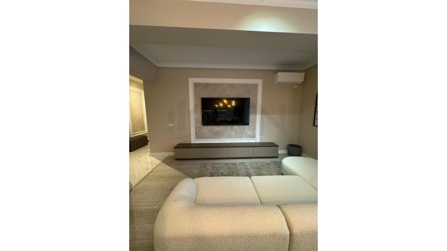 REA1027062 Apartament 3 camere lux Sisesti acces privat