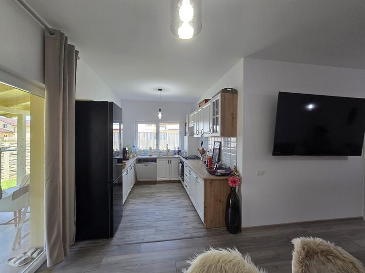 Duplex pe parter, mobilat și utilat complet, teren 300 mp – Bucovăț