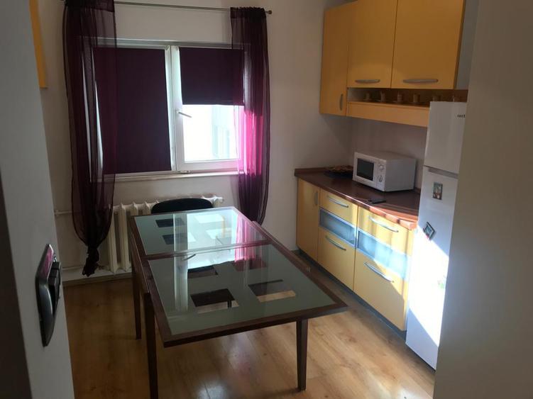 Apartament 3 camere mobilat si utilat modern,bloc de monolit acces metrou ,liber