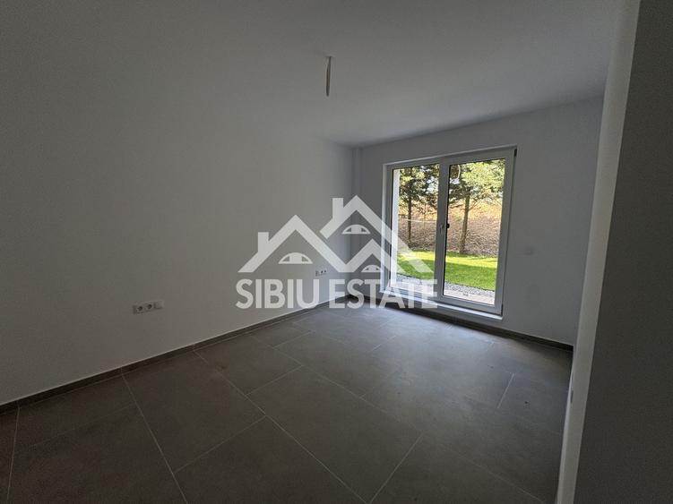 Apartament 3 camere de vanzare - structura tip vila, zona verde