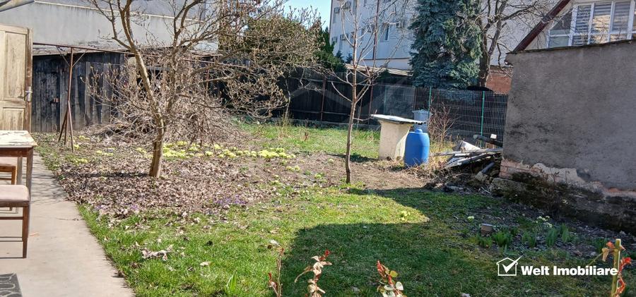 Casa in zona semicentrala, singur in curte, acces auto, spatiu mare de parcare