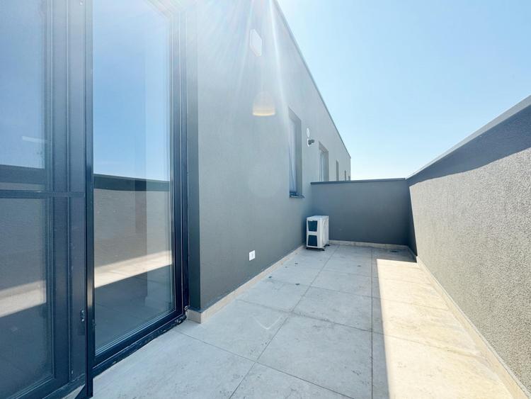 Penthouse 3 camere, decomandat, 80 mp utili,toate utilitatile-Aradului