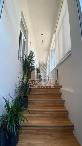 SAD cu 3 camere + spatiu comercial la demisol,