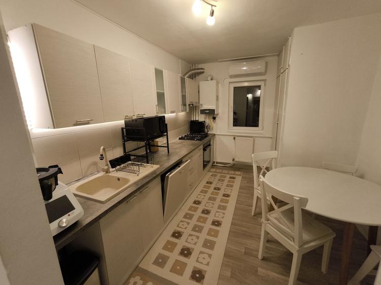 Apartament 3 camere decomandate, etaj 1, in Zorilor, zona Pasteur