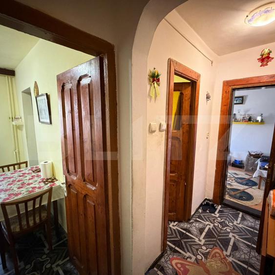 Apartament 3 camere semidecomandate, 40 mp, zona Valea Roșie