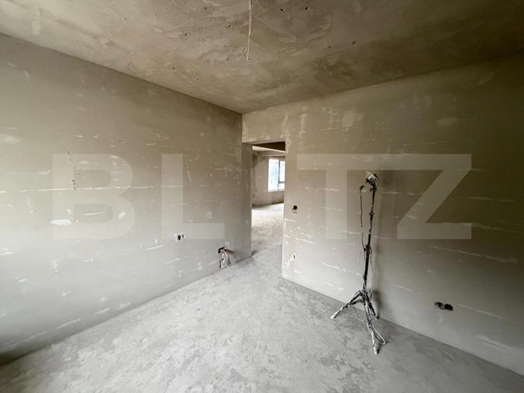 Apartament 4 camere, semifinisat cu garaj si boxa, zona Bradet