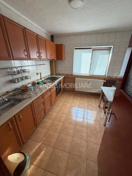 Vanzare apartament 3 camere zona 13 septembrie - 15