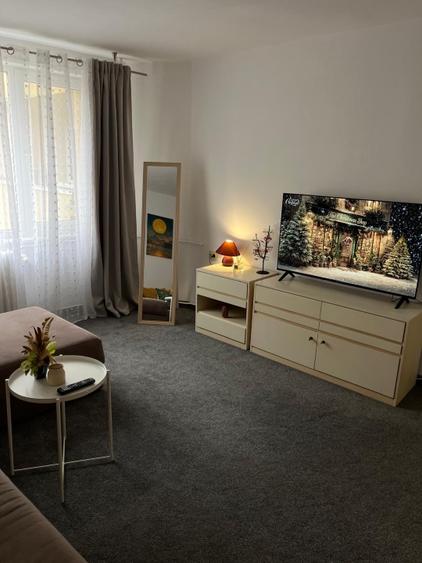 Proprietar, închiriez apartament ultracentral cu o camera