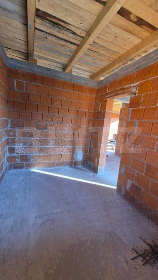 Casa la rosu de vanzare, 4 camere, 145,31 mp, 715 mp teren, zona Martinesti