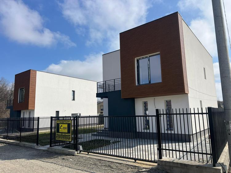 Vila in apropiere Mega Image Moara