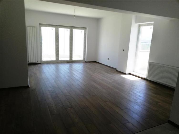 PENTHOUSE 3 CAMERE, TERASA 48 MP, TRACTORUL, ZONA CORESI MALL