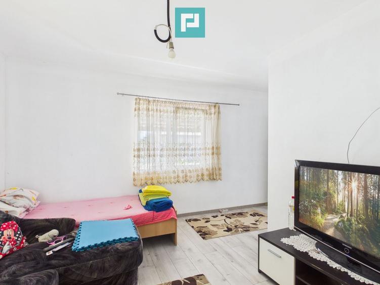 Casă 225 mp cu teren 1.482 mp în Leș