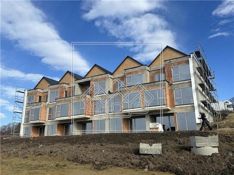 Casa cu 4 camere, 3 bai, teren de 284 mp, 2 locuri de parcare