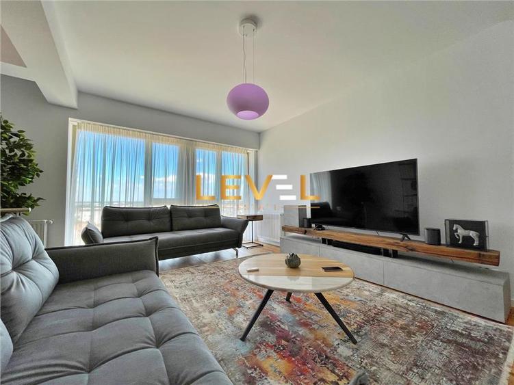 [VIDEO] Triplex Penthouse | 50 SQM Terrace | Parking Included | Philips HUE