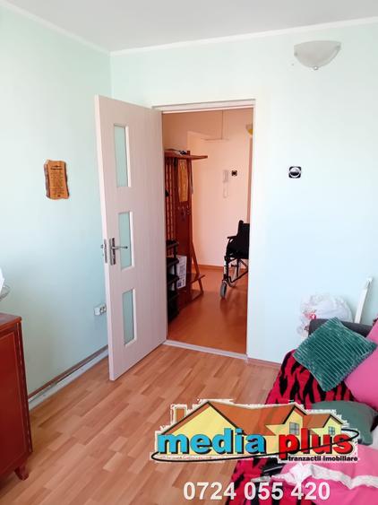 Apartament cu 3 camere decomandat Micro 20