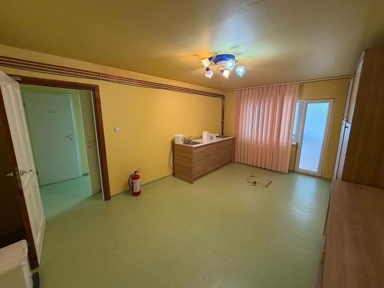 Spațiu parter cu destinație mixtă, zona fostă Lidia – 67 mp