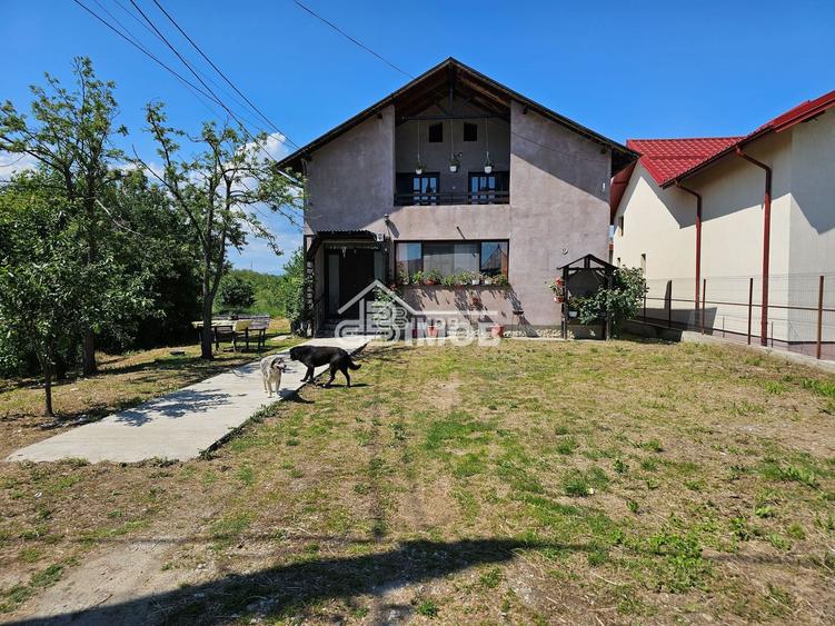 Casă eficientă energetic, cu panouri solare, într-o zonă liniștită – Sacueni, ie