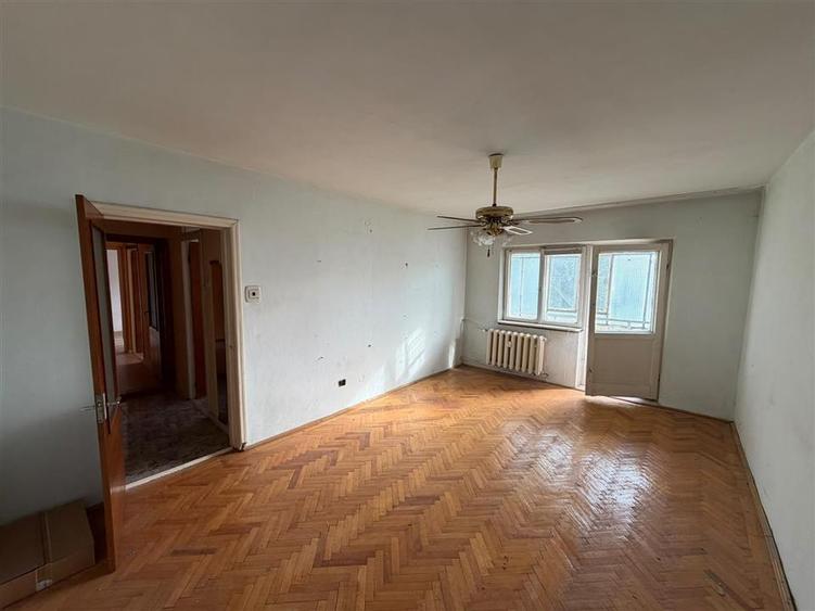 Apartament 3 camere, etaj 1, zona Centrala (fosta Autogara) 76 mp