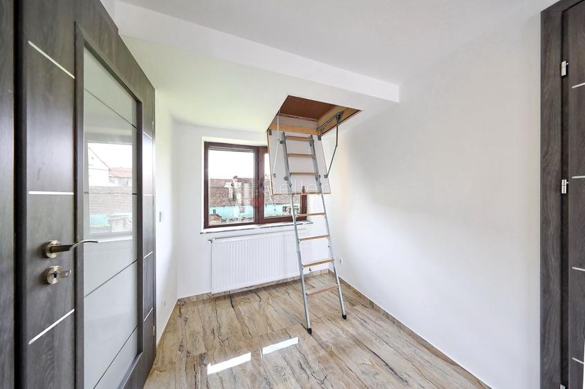 Casa renovata 2024 cu 2 apartamente