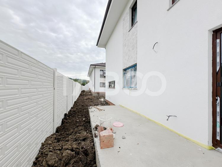 Casa de vanzare tip duplex cu 4 camere si curte generoasa in Floresti