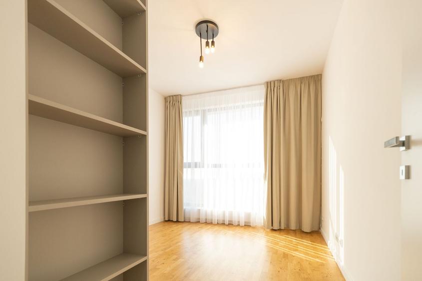 De inchiriat- apartament cu 3 camere + terasa 60mp+ parcare- Iancu Nicolae
