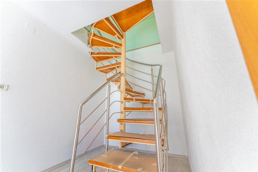 Clasa A, rezidential/ servicii/ investitional, 2.240 mp teren,Central,Halchiu,Br