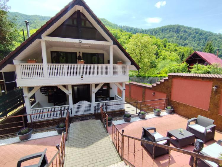 Afacere la cheie! Pensiune (casa de locuit) cu restaurant zona Cugir!