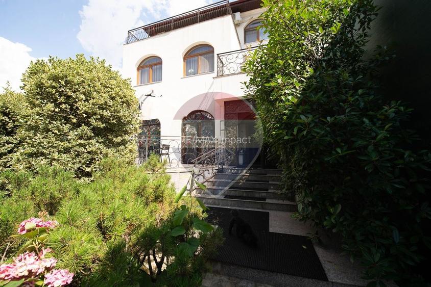 Apartament cu 4 camere 169mp, parter si teren 175mp, în zona Grivita