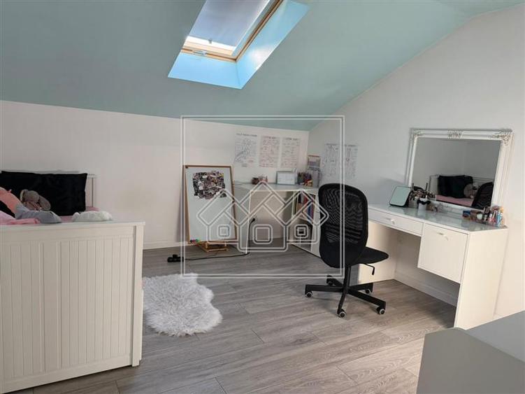 Casa de vanzare, 150 mp, terasa si parcare, Tineretului
