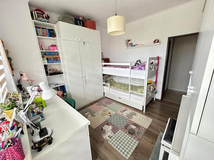 Apartament cu 3 camere, balcon de 18 mp, Mărăști.