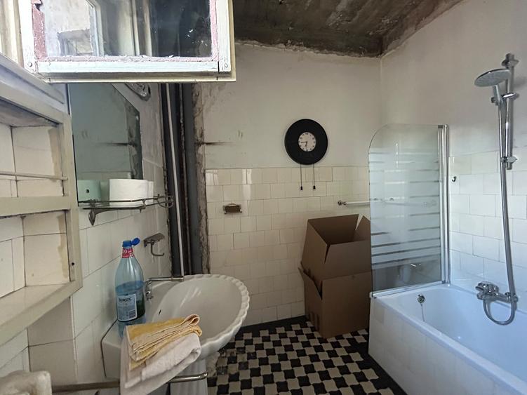 Apartament 3 camere metrou Universitate